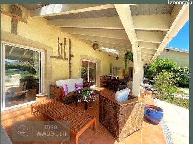 Maison 10 pièces 203 m²
