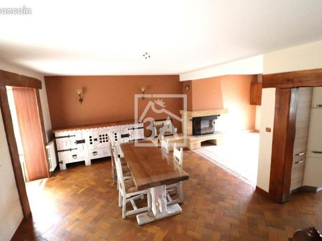 Maison 10 pièces 203 m²