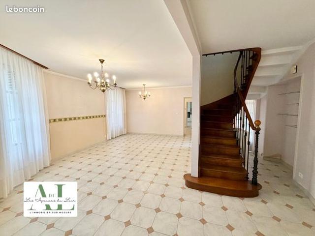 Maison 10 pièces 200 m²