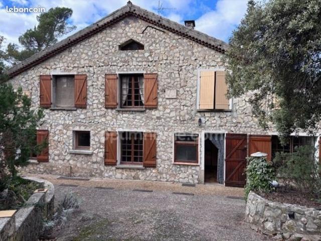 Maison 10 pièces 200 m²