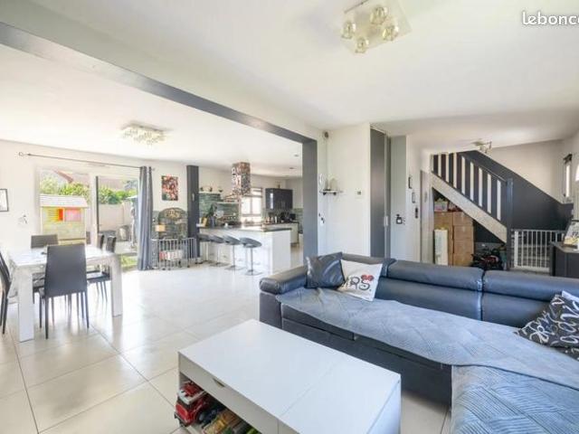 Maison 10 pièces 201 m²