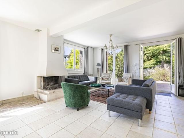 Maison 10 pièces 202 m²
