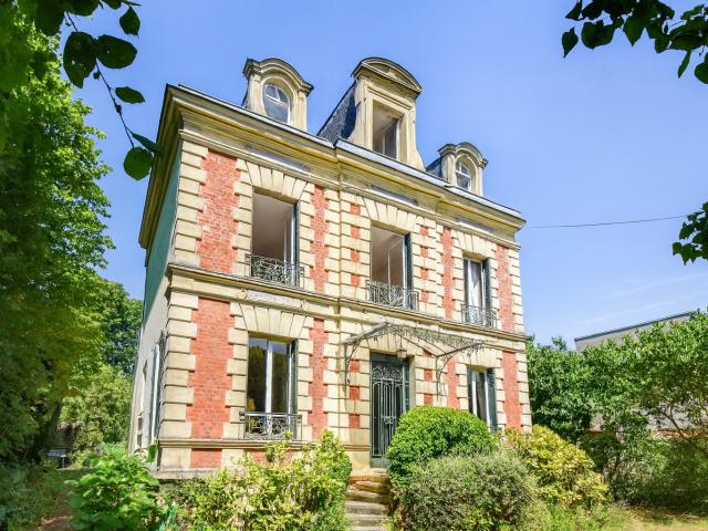 Maison 10 pièces 205 m²