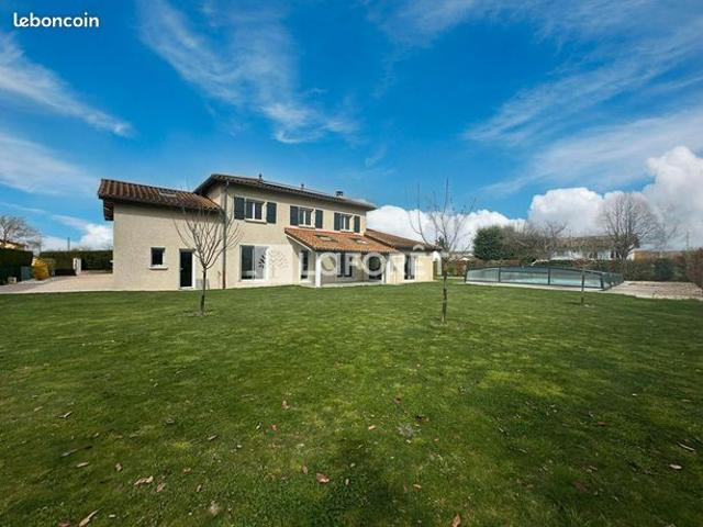 Maison 10 pièces 208 m²