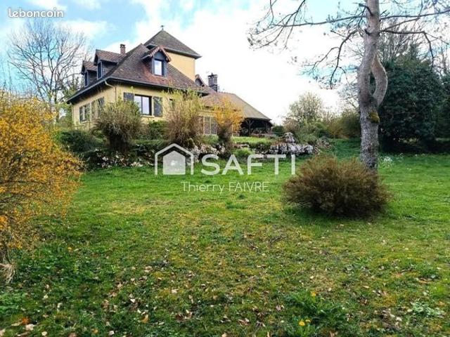 Maison 10 pièces 209 m²
