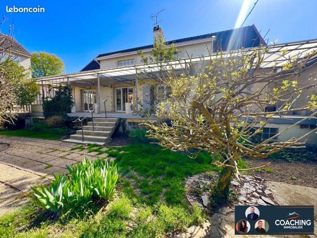 Maison 10 pièces 210 m²