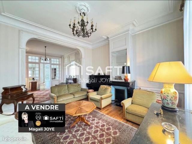 Maison 10 pièces 210 m²