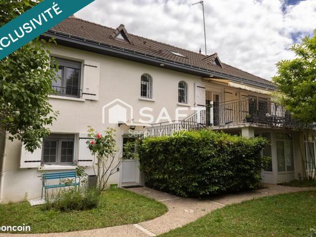 Maison 10 pièces 210 m²