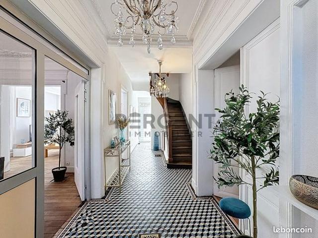 Maison 10 pièces 211 m²