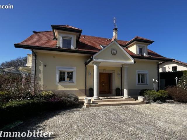 Maison 10 pièces 211 m²