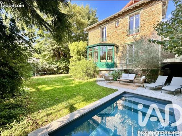 Maison 10 pièces 212 m²