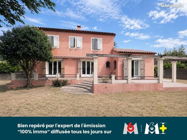 Maison 10 pièces 212 m²