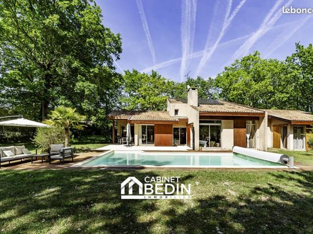 Maison 10 pièces 217 m²