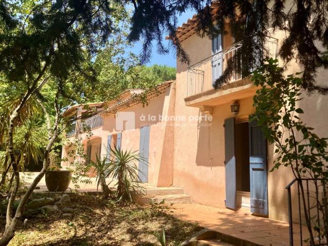 Maison 10 pièces 217 m²