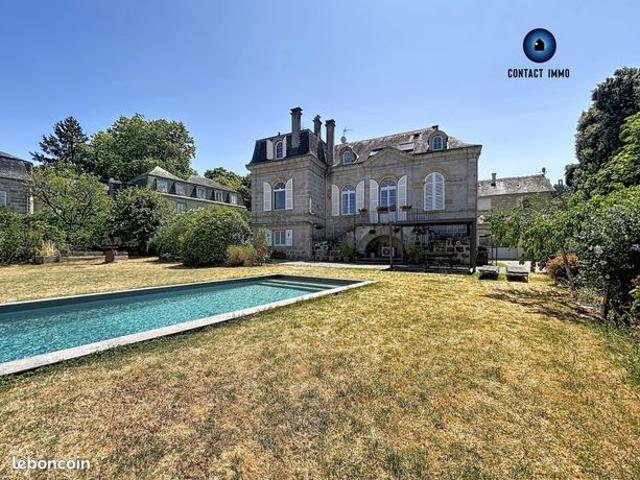 Maison 10 pièces 217 m²