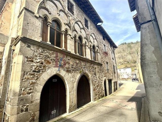 Maison 10 pièces 217 m²
