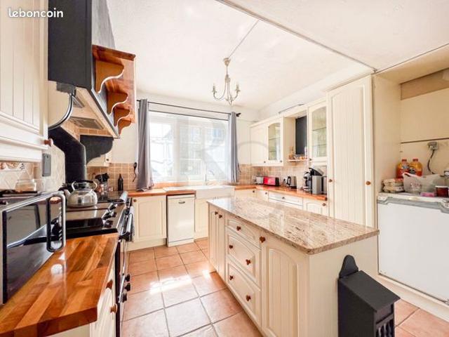 Maison 10 pièces 214 m²