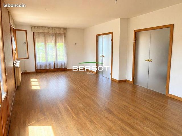 Maison 10 pièces 214 m²