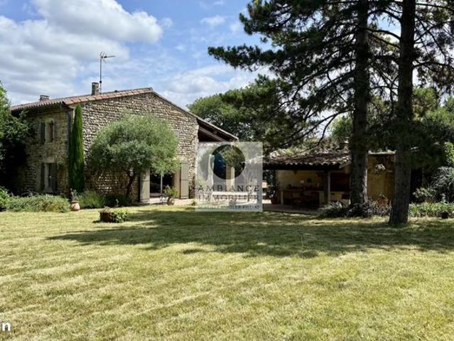 Maison 10 pièces 214 m²