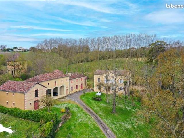 Maison 10 pièces 215 m²