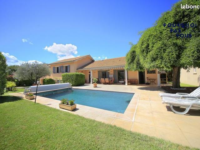 Maison 10 pièces 215 m²