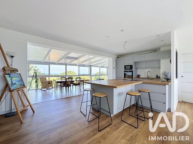 Maison 10 pièces 215 m²
