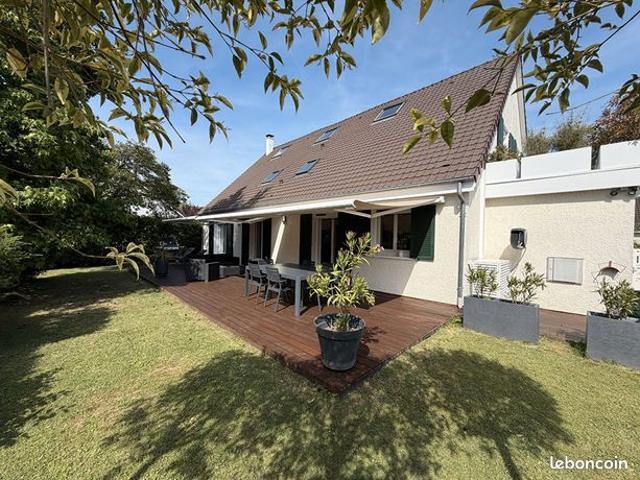 Maison 10 pièces 215 m²