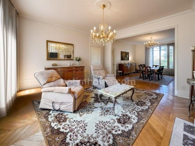 Maison 10 pièces 215 m²