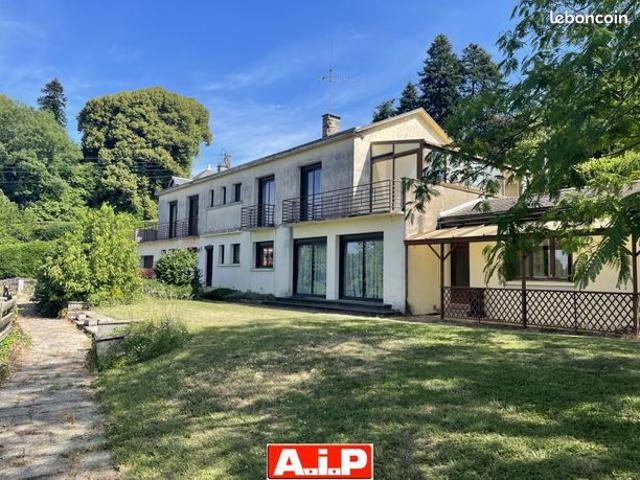 Maison 10 pièces 215 m²