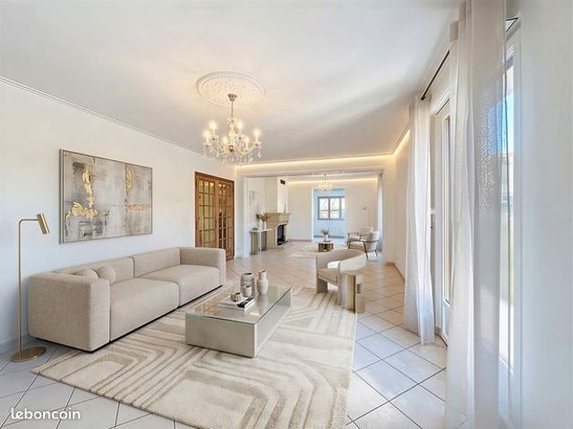 Maison 10 pièces 215 m²