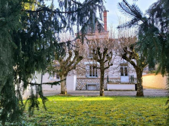 Maison 10 pièces 215 m²