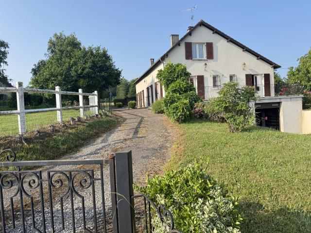 Maison 10 pièces 215 m²