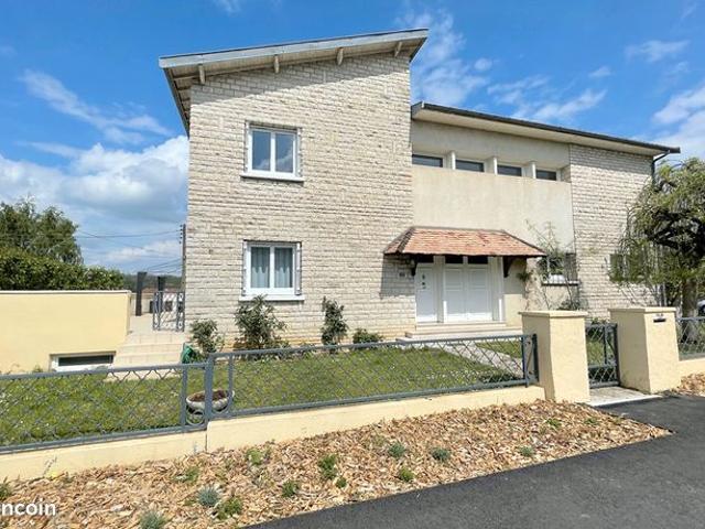 Maison 10 pièces 215 m²
