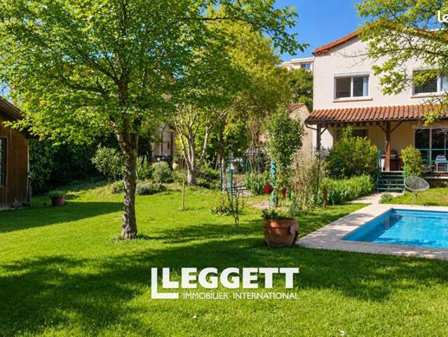 Maison 10 pièces 216 m²