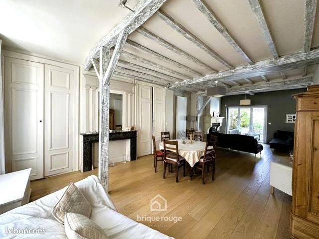 Maison 10 pièces 216 m²