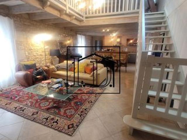 Maison 10 pièces 216 m²