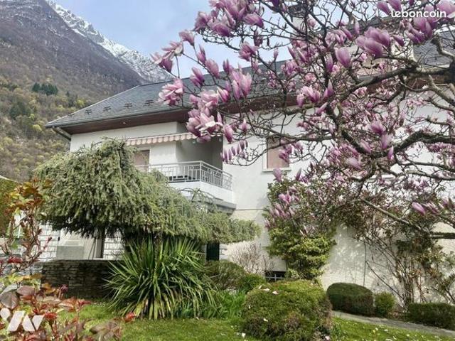 Maison 10 pièces 219 m²