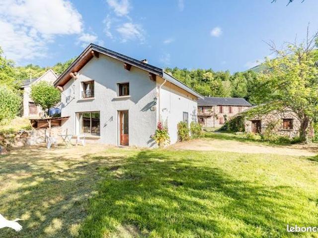 Maison 10 pièces 219 m²