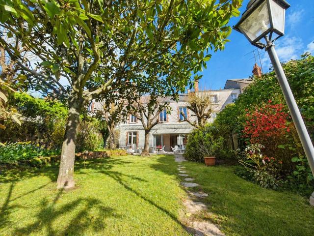Maison 10 pièces 219 m²