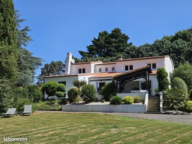 Maison 10 pièces 223 m²