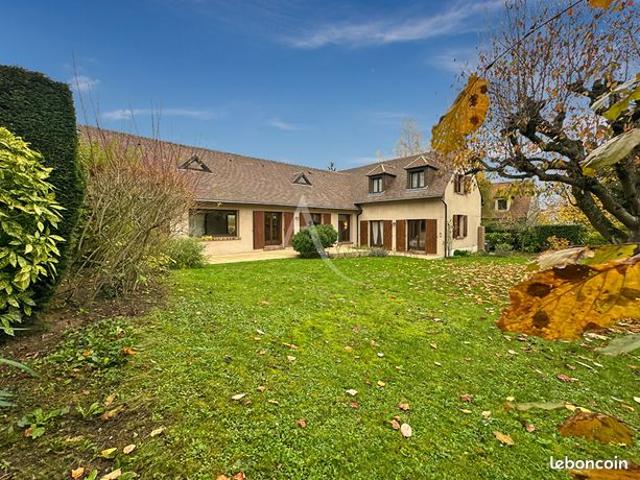 Maison 10 pièces 223 m²