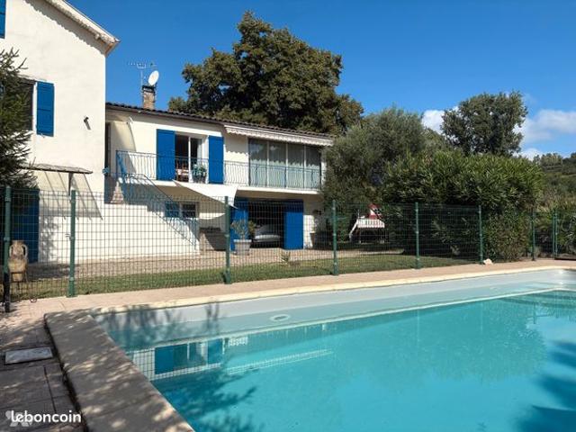 Maison 10 pièces 220 m²