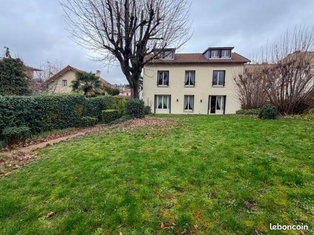 Maison 10 pièces 220 m²