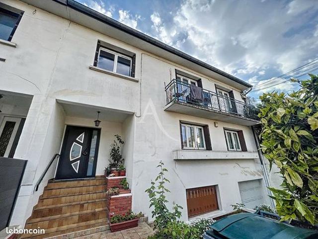 Maison 10 pièces 220 m²