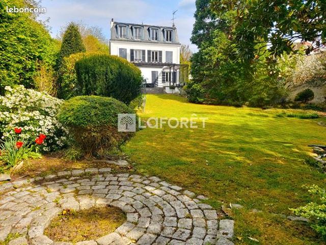 Maison 10 pièces 220 m²