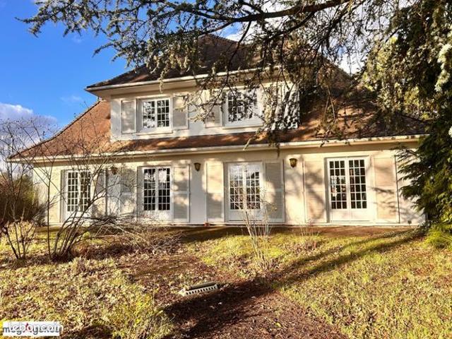 Maison 10 pièces 221 m²