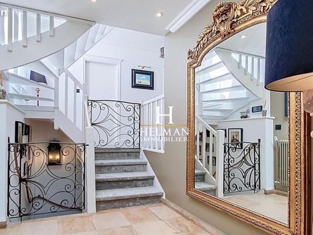Maison 10 pièces 221 m²