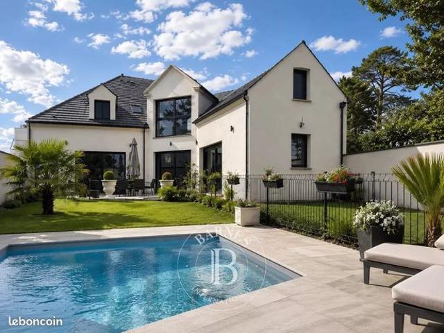 Maison 10 pièces 222 m²