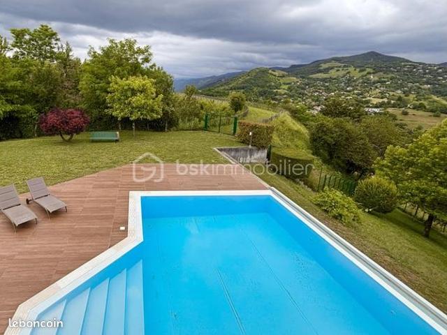 Maison 10 pièces 222 m²
