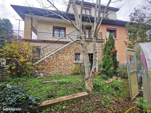 Maison 10 pièces 222 m²